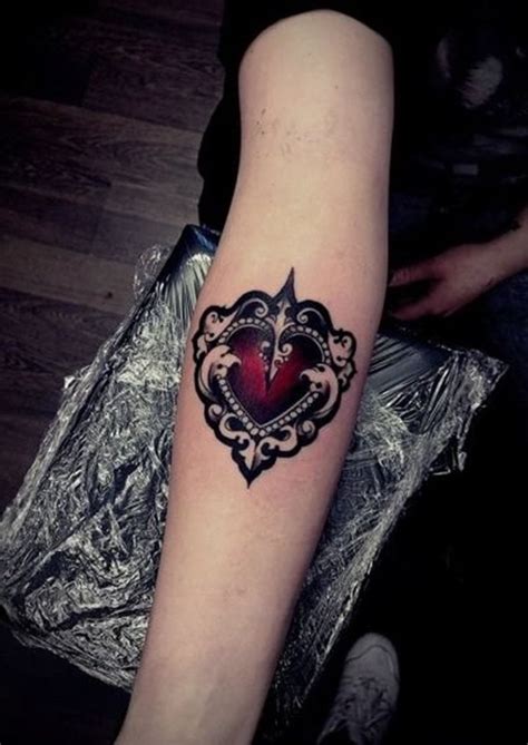 tatuaje de corazon pequeño|120 Tatuajes de corazones: Diseños y significados